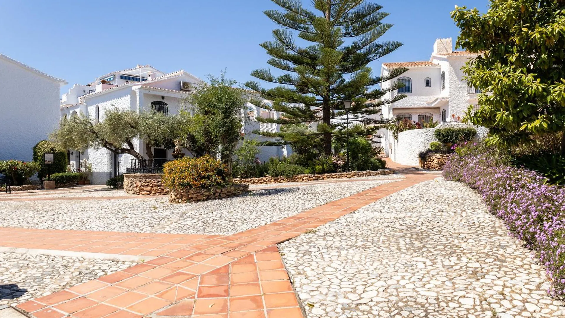 Capistrano Village, 1 Bedroom + Free Wi-Fi Nerja Apartment